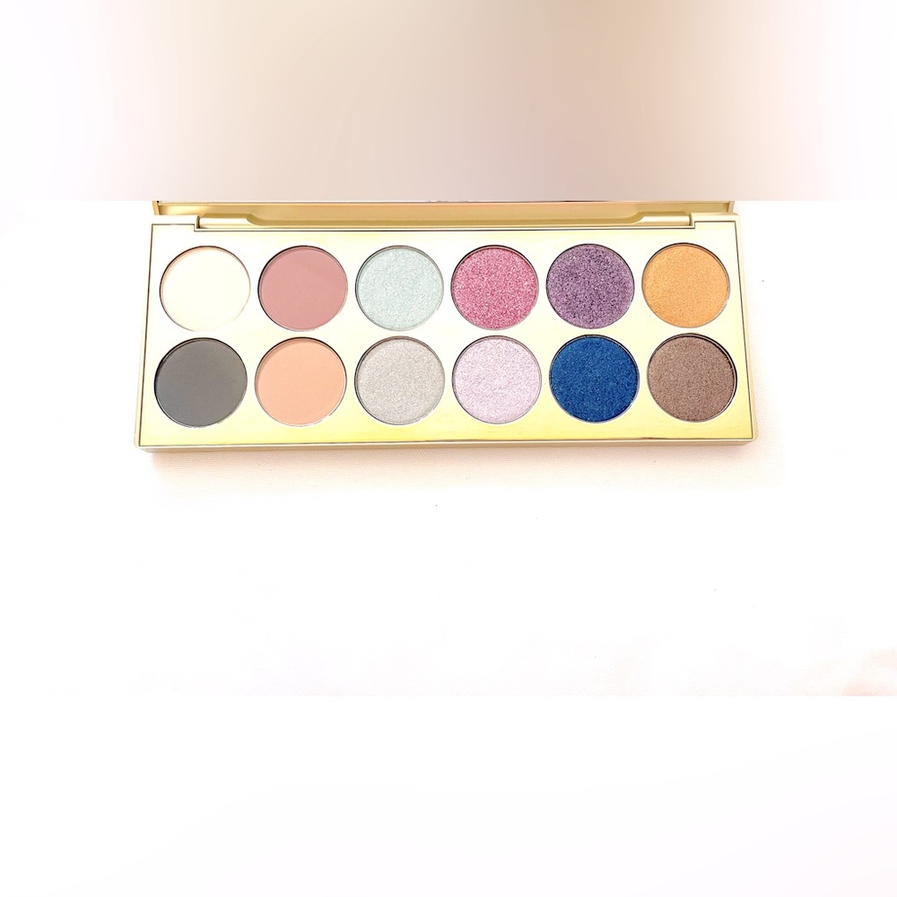 Stila Happy Hour Vibrant Eyeshadow Palette in Gold Case